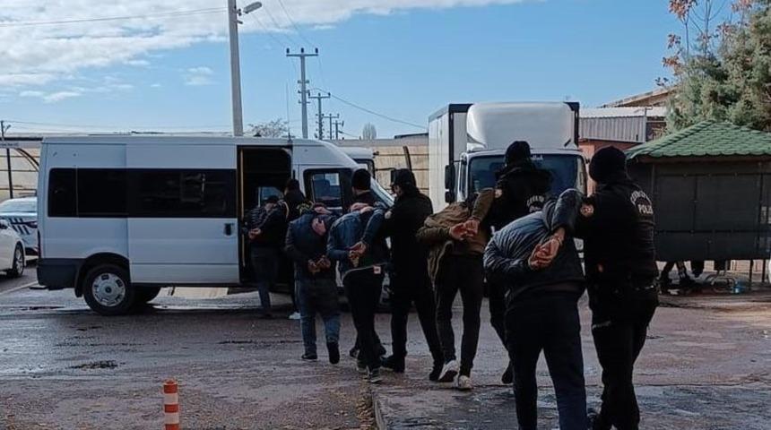 Kablo hırsızı 5 kişi suçüstü yakalandı