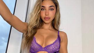 Amerikalı model Chantel Jeffries golf pozuyla nefes kesti! Yağmurda ıslanınca iç çamaşırı göründü