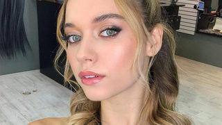 Yalı Çapkını dizisinin yıldızı Afra Saraçoğlu içine hiçbir şey giymedi! Gömleğinin düğmelerini açıp...