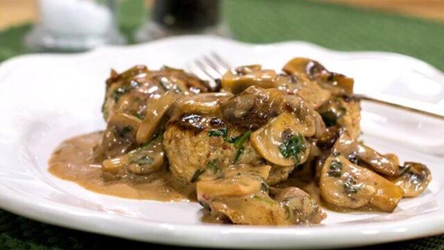 Zuhal Topal'la Yemekteyiz mantar soslu irmikli köfte tarifi!   Mantar soslu irmikli köfte nasıl yapılır? Lezzetine doyamayacaksınız