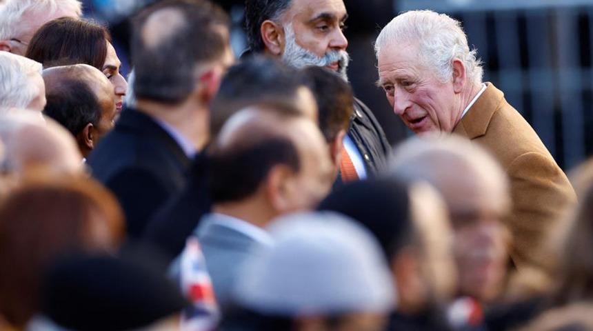 İngiltere Kralı III. Charles'a büyük şok! İkinci kez yumurtalı saldırıya uğradı