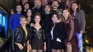 Behzat Ç. yıllar sonra ekrana döndü! Başrol oyuncuları Çekiç ve Gül: Bir Behzat Ç. Hikayesi dizisini birlikte izledi