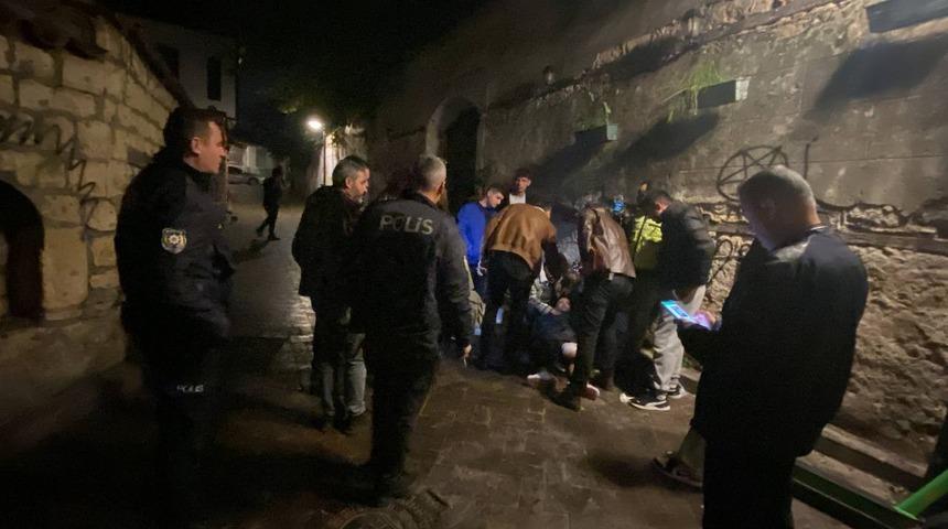 ’Yan bakma’ kavgasında 4 genç bıçakla yaralandı