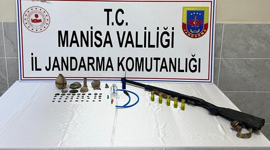 Manisa'da hırsızlık ş&uuml;phelisinin evinde tarihi eserler bulundu