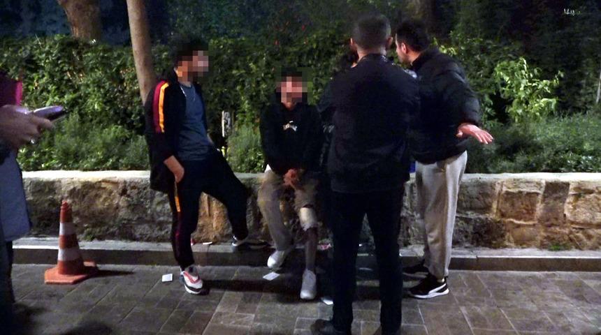 Antalya'da 'yan bakma' kavgası kanlı bitti: 4 kişi bıçaklandı