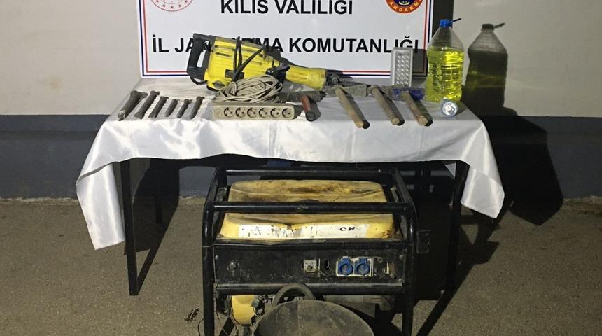 Kilis’te kaçak kazı yapan 4 kişi suçüstü yakalandı