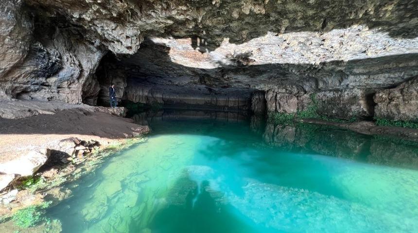 Köylünün geçim kaynağı oldu, gizemi çözülemedi! Akın akın gelip şaşkına dönüyorlar