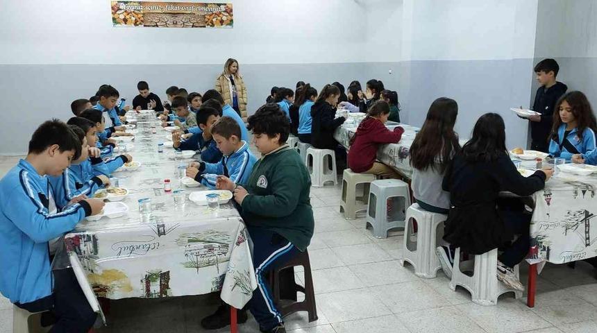 Denizli&rsquo;de 17 bin &ouml;ğrenci &uuml;cretsiz yemek hizmetinden yararlanıyor