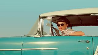 60’lar insanı mısın yoksa 90’lar mı? Hangi dönem modası seni yansıtıyor?