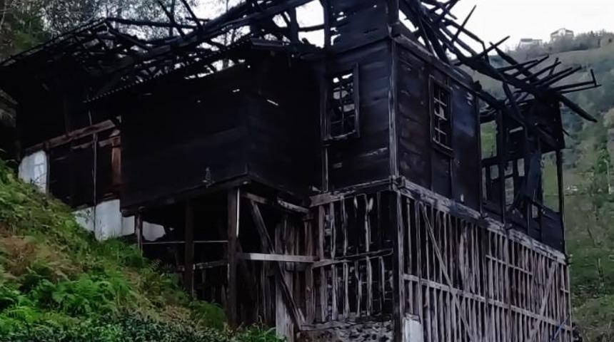 Trabzon'da evde çıkan yangında bir kişi öldü