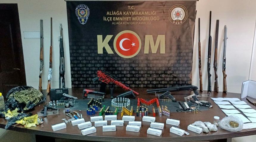 İzmir merkezli suç örgütü operasyonunda yakalanan 42 şüpheli adliyede