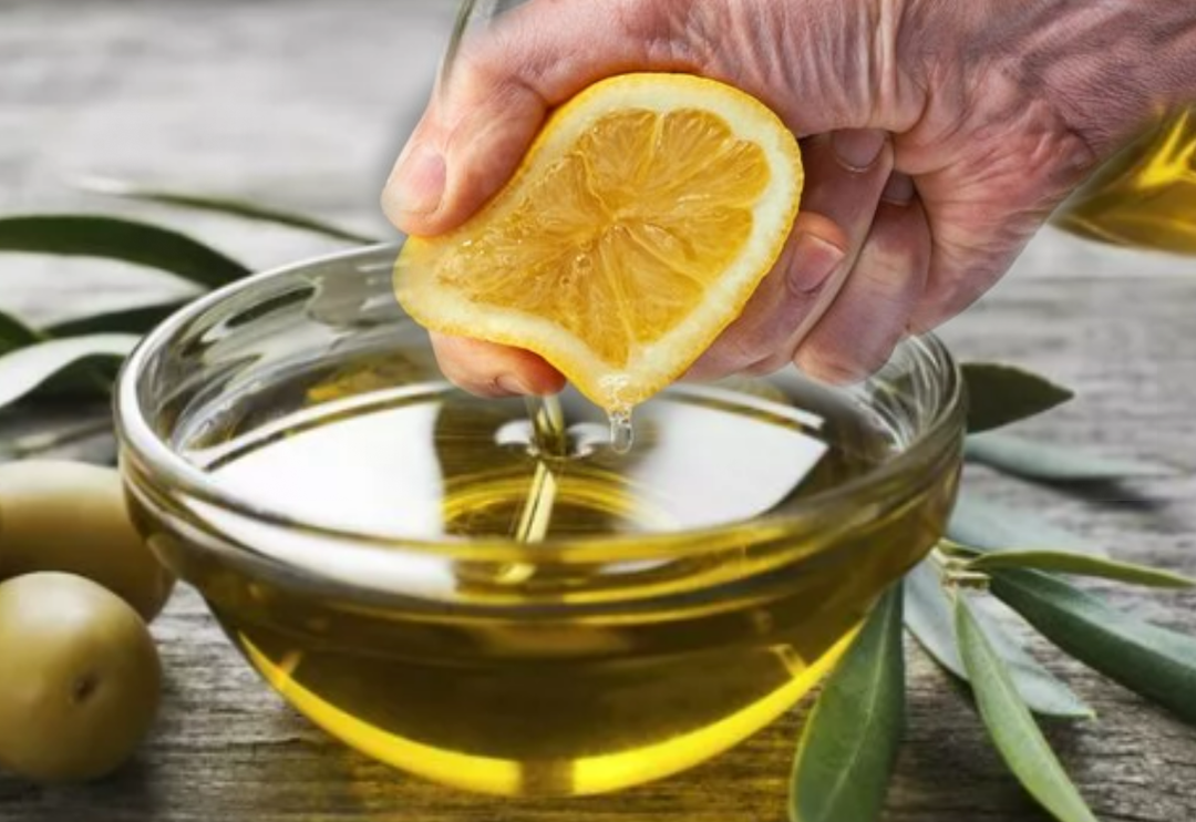 Y&uuml;zyıllardır kullanılıyor! Zeytinyağının i&ccedil;ine katılan birka&ccedil; damla şifa dağıtıyor