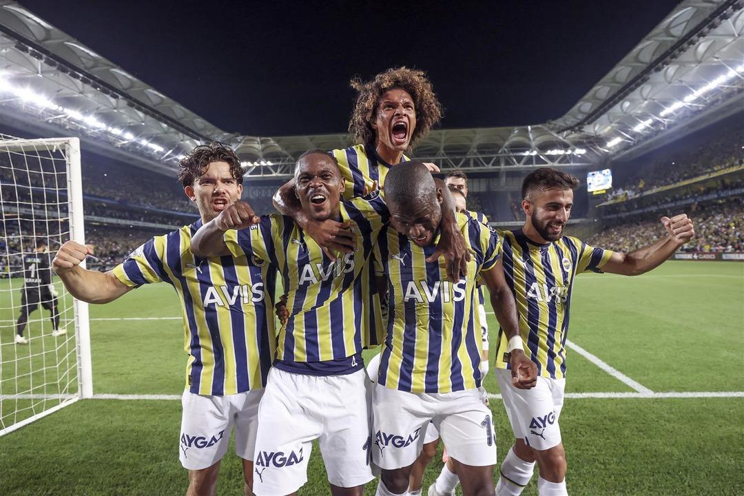 Son dakika: 'Gelen teklifleri dinlemek zorundayız!' D&uuml;nya Kupası'na damga vuran Fenerbah&ccedil;eli Enner Valencia'nın menajerinden kafaları karıştıran s&ouml;zler!