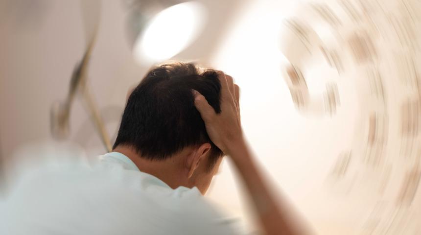 Sabah yataktan böyle kalkıyorsanız dikkat! Bu hastalık iş ve sosyal hayattan koparabiliyor!