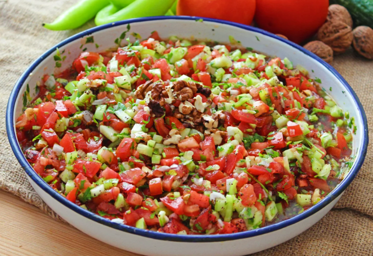 Et yemeklerinin vazgeçilmezi: Orijinal gavurdağı salatası tarifi! Gavurdağı salatası nasıl yapılır?