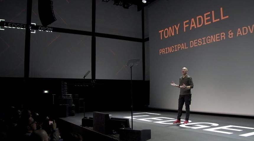 iPod'un tasarımcısıydı! Yeni cihazıyla herkesi şaşırtmayı başardı: Kredi kartı boyutunda, fiyatı ise...