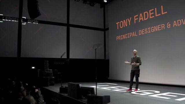 iPod'un tasarımcısıydı! Yeni cihazıyla herkesi şaşırtmayı başardı: Kredi kartı boyutunda, fiyatı ise...