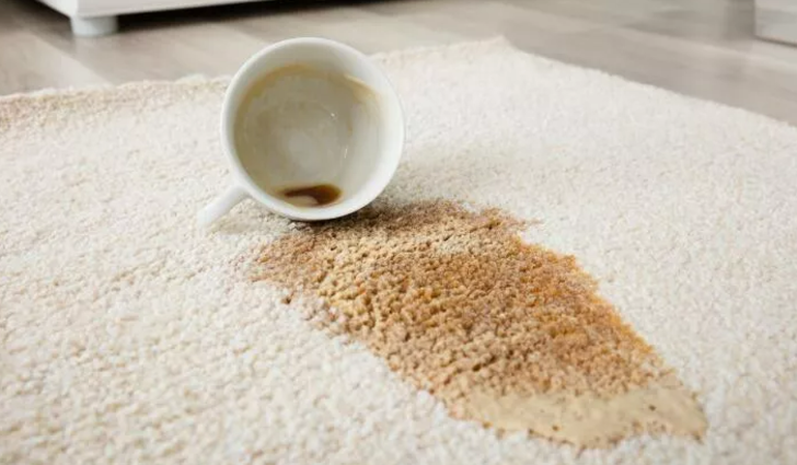 KAHVE DÖKÜLDÜĞÜ AN MÜDAHALE EDİN  