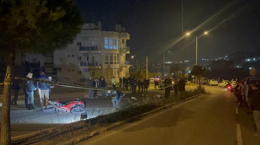 İzmir'de devrilen motosikletin sürücüsü hayatını kaybetti