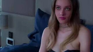 Ateşli sahneleri gündemdeydi... Kuş Uçuşu'nun Aslı Tuna'sı Miray Daner sütyen-ceket kombiniyle dikkat çekti