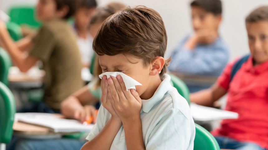 Eğitime grip arası verildi: Anne babalar tedirgin! Uzmanlar net konuştu: Hasta çocuk...