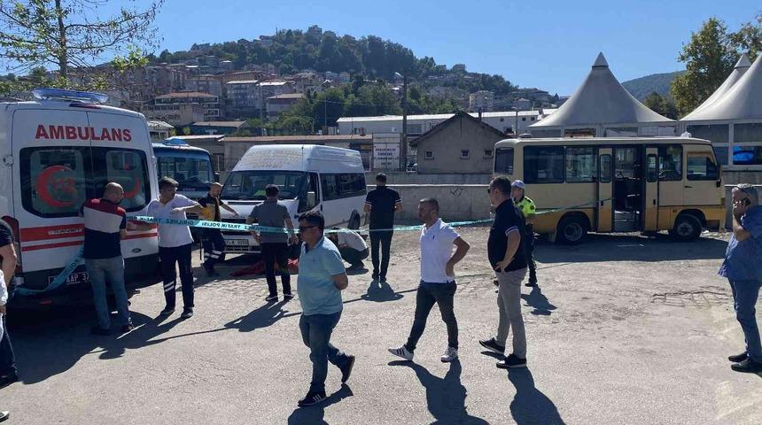 Önüne oturup dinlendiği dolmuşun altında ölen adam asli kusurlu bulundu