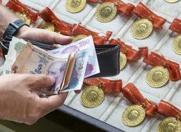 Bayram öncesi piyasalar hazırlık yapıyor! Altın fiyatları düşerken yeni tahmin geldi: Cuma gününe dikkat, fiyatları etkileyecek