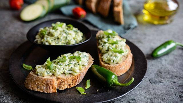 Alfredo soslu pratik kabaklı ekmek tarifi: Alfredo soslu pratik kabaklı ekmek nasıl yapılır?