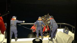 İzmir açıklarında 133 düzensiz göçmen kurtarıldı