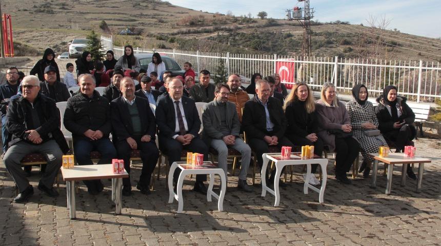 Afyonkarahisar’da üniversite öğrencileri köy okulunu yeniledi