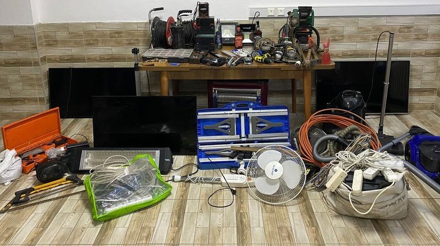 Sakarya'da çaldıkları eşyaları satan bir zanlı tutuklandı