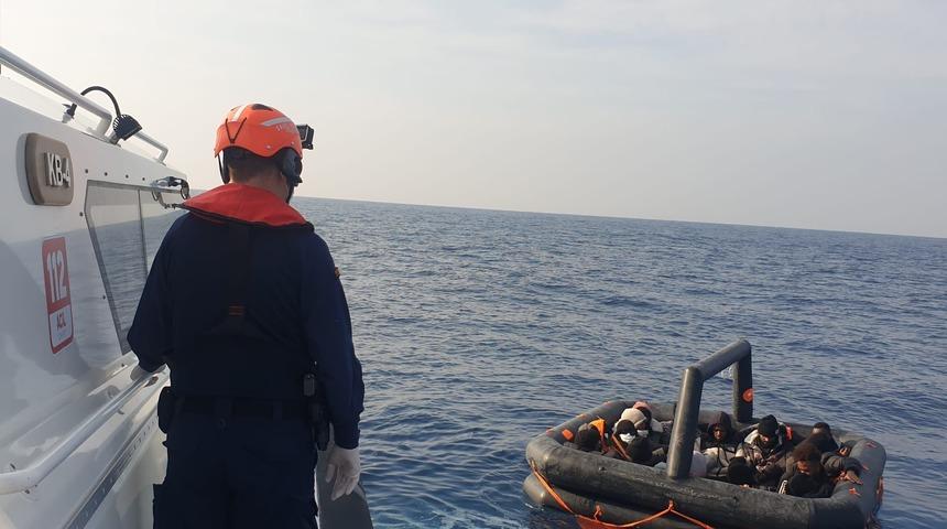 Didim açıklarında 16 düzensiz göçmen kurtarıldı