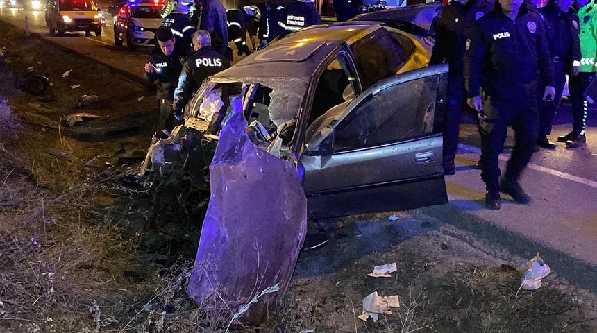 Takla atan otomobilin motoru koptu! Ortalık savaş alanına döndü