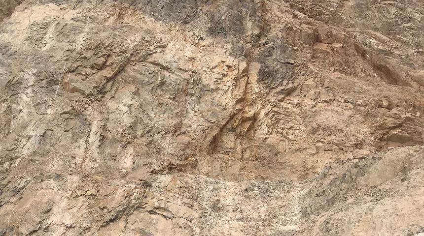 Muğla'da devrilen iş makinesinin altında kalan işçi öldü