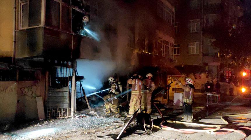 Pendik'te iş yerinde çıkan ve daireye sıçrayan yangın söndürüldü
