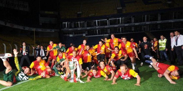 Galatasaray idmanında elektrik kesildi, Okan Buruk o günü hatırlattı! Tüm takım kahkahaya boğuldu G4