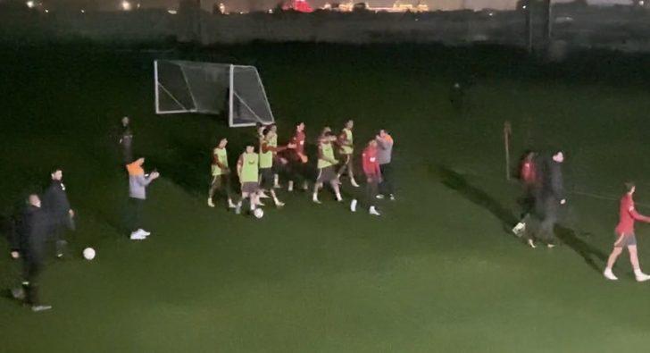 Galatasaray idmanında elektrik kesildi, Okan Buruk o günü hatırlattı! Tüm takım kahkahaya boğuldu G3