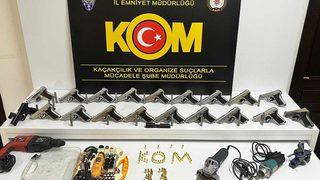 Mersin'de silah ve mühimmat kaçakçılığı operasyonunda 17 zanlı yakalandı