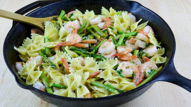 Kuşkonmaz ve karidesli makarna tarifi: Kuşkonmaz ve karidesli makarna tarifi nasıl yapılır?