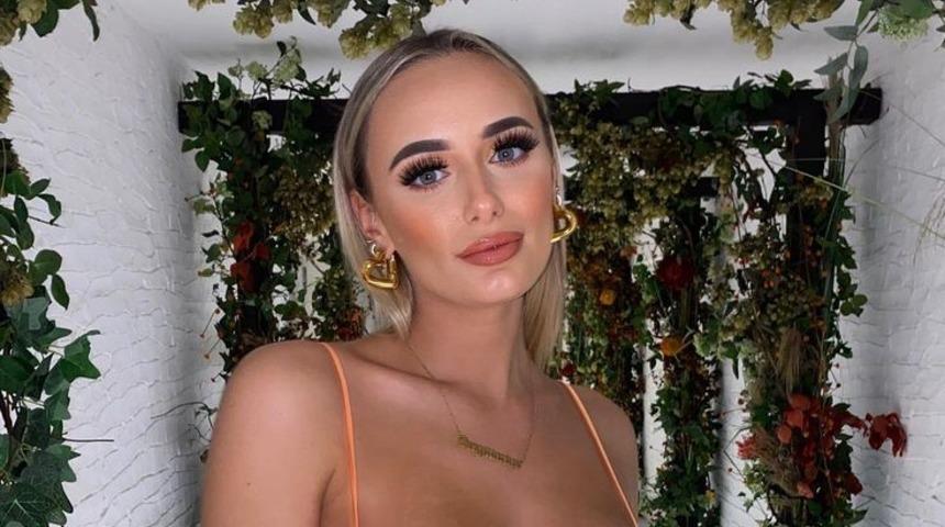Love Island’ın eski yıldızı Millie Court, kar kış dinlemedi! Buz gibi havada bikinisiyle poz verdi