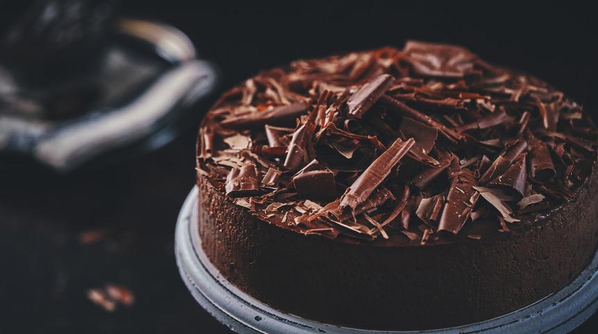 Çikolatalı yaş pasta tarifi: Çikolatalı yaş pasta nasıl yapılır?