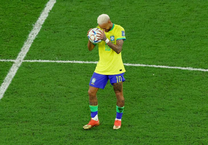 Neymar maç sonunda hüngür hüngür ağladı! Yanına gelen arkadaşlarına bakın ne yaptı! G1