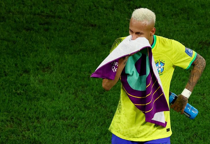 Neymar maç sonunda hüngür hüngür ağladı! Yanına gelen arkadaşlarına bakın ne yaptı! G3