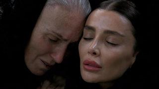 Özge Ulusoy babasının cenazesine makyajlı gittiği iddialarına ateş püskürdü