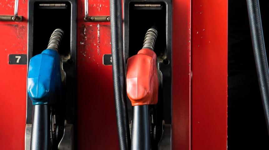 Petrol yüzde 10 kayıp verirken akaryakıtta aylar sonra ilk! Benzin 17 liraya dayandı: Motorin indirimi beklentiyi karşılamadı! Sebebi ise çok farklı…