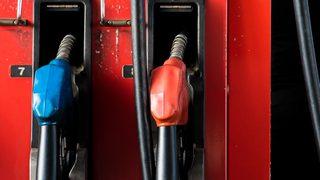 Petrol yüzde 10 kayıp verirken akaryakıtta aylar sonra ilk! Benzin 17 liraya dayandı: Motorin indirimi beklentiyi karşılamadı! Sebebi ise çok farklı…