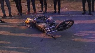 Motosiklet yayaya çarptı: 2 yaralı