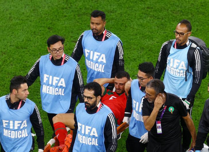 Son dakika: Süper Lig devi şokta! Romain Saiss, Fas - Portekiz maçında sakatlandı, sedye ile oyundan çıktı! G4