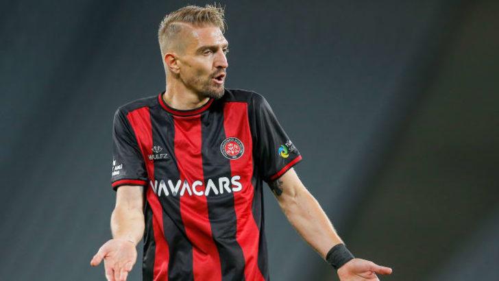 Fatih Karagümrük'ten ayrılan, adı Beşiktaş ve Galatasaray ile anılan Caner Erkin transfer görüşmesi için kulüp binasına geldi!  G1