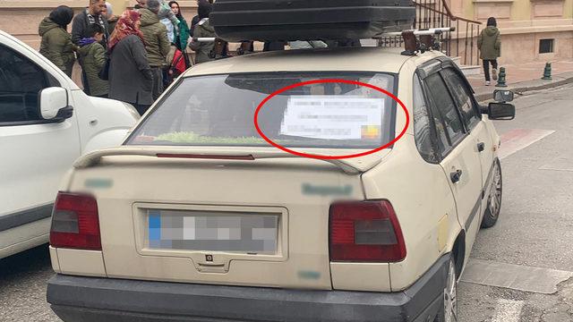 Aracına astığı not görenleri hem gülümsetti hem de şaşırttı! Biraz hoşgörü, usta olacağım